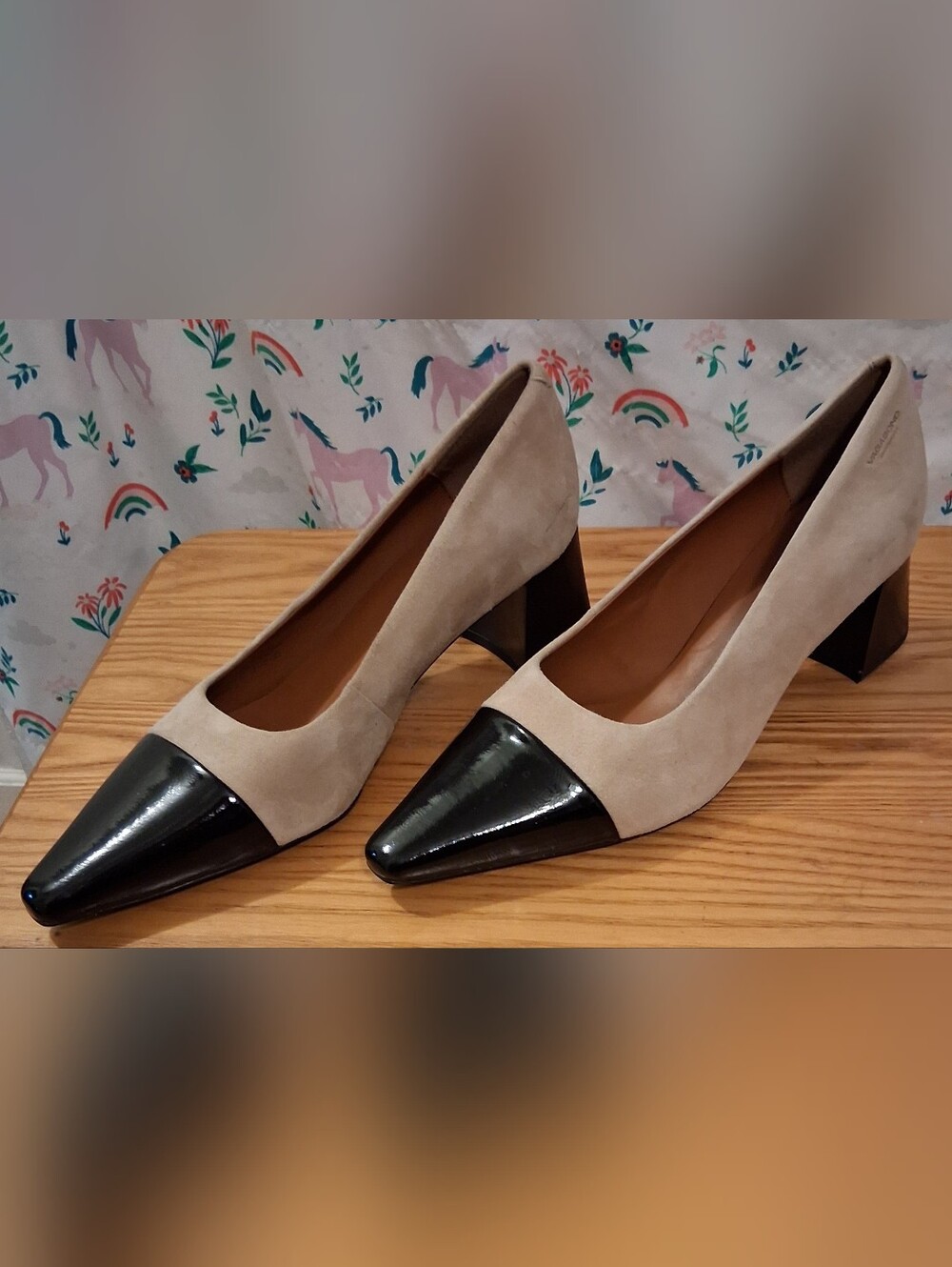 NWOT Vagabond Altea Beige Suede & Black Leather Pointed Block Heel Shoe SZ 7